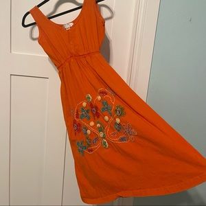 Super fun summer dress! Unique appliqué detail. Dopamine dressing!